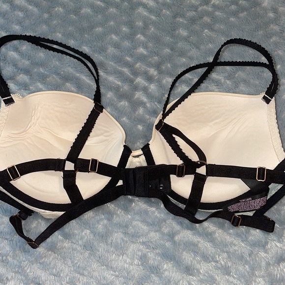 Victoriaโs Secret Very Sexy Push Up Bra 36C Lace Strappy Black - Picture 3 of 4